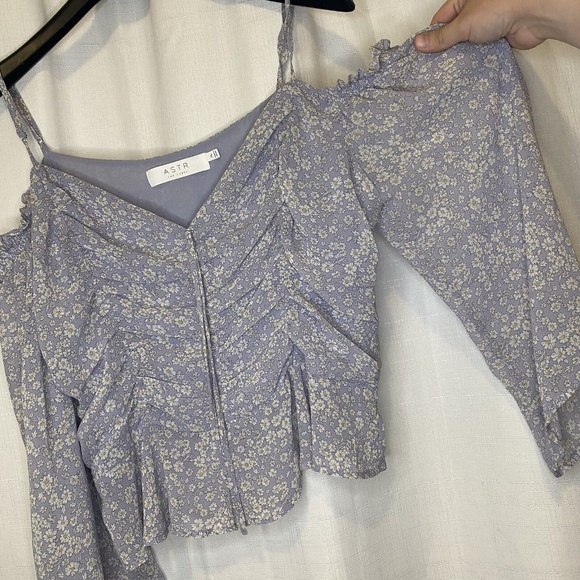 Astr Purple Floral Cold Shoulder Peplum Top - Picture 2 of 8